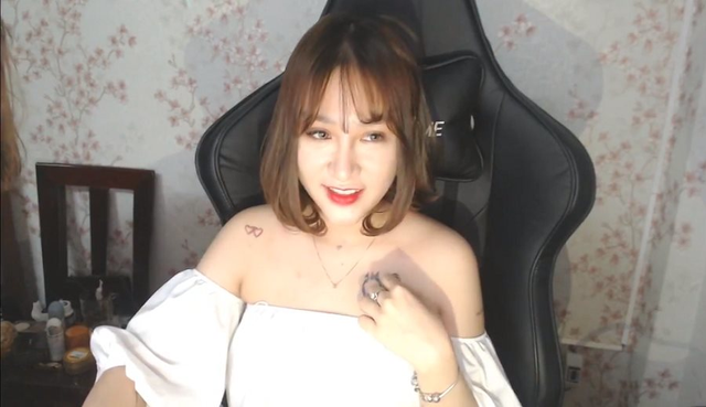 Hàng loạt Facebook của các nữ streamer nổi tiếng đồng loạt bay màu không rõ nguyên nhân