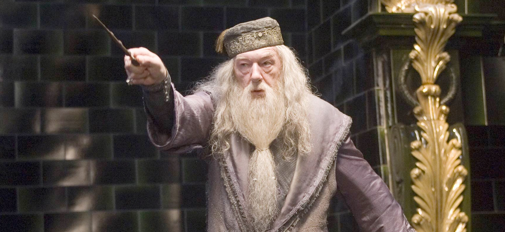 Fantastic Beasts 2: Albus Dumbledore là ai?