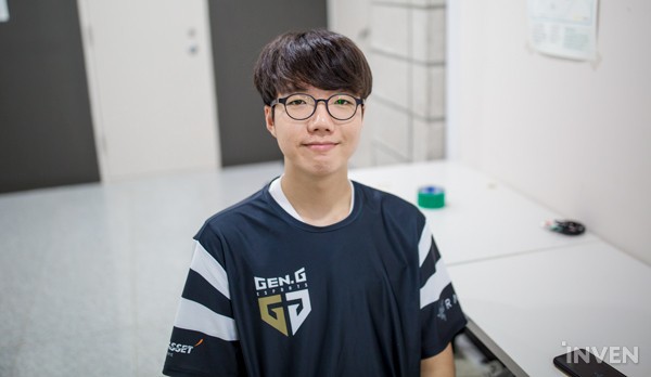 HOT: SKT T1 chính thức công bố đội hình mới, không phải Peanut hay Huni, Khan mới là cái tên mới nhất trở thành đồng đội của Faker