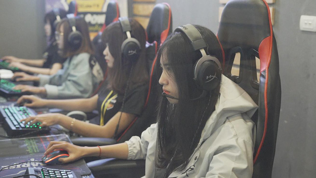 Vượt qua nhiều bóng hồng xinh đẹp, Bòngizdabest chính thức trở thành "Nữ Game thủ được yêu thích nhất" giải đấu Girl Power Championship