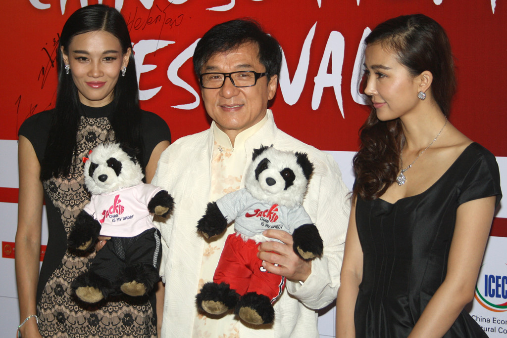 Quá khứ trác táng, qua đêm với hàng tá gái mại dâm của Thành Long