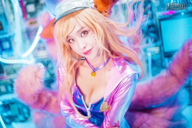 Ngất ngây với bộ cosplay Ahri Thần Tượng Âm Nhạc xinh đẹp rạng ngời lóa cả mắt