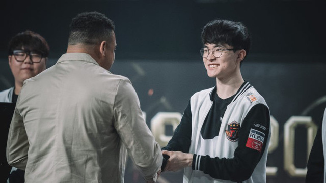 Faker chính thức trở thành tuyển thủ LMHT đầu tiên được đề cử vào danh sách "Esports Hall of Fame"