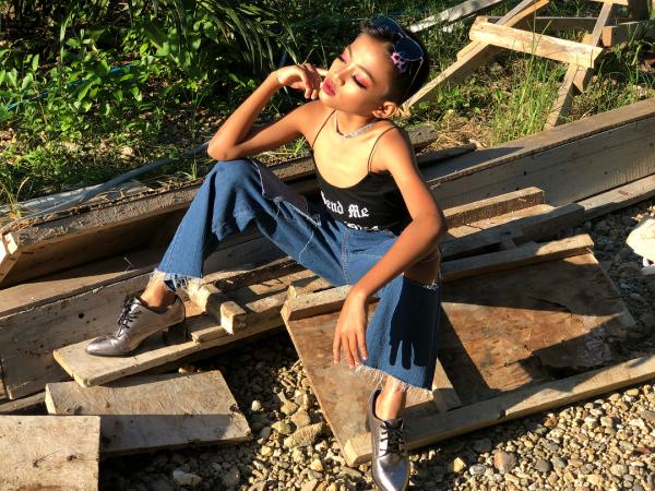 Khâm phục cậu bé 12 tuổi trở nên nổi tiếng nhờ vào tài trang điểm xuất sắc của mình