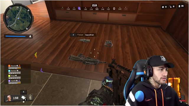 Tạm ngưng đá bóng, siêu sao Neymar lấn sân sang stream game