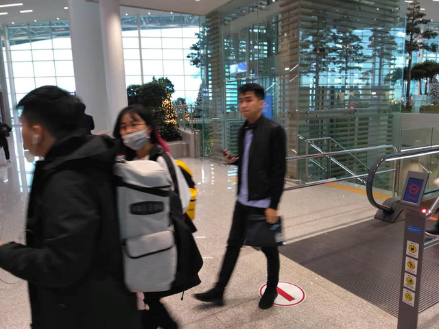 All-Star 2018: Những hình ảnh mới nhất của đoàn Việt Nam trên đường sang Mỹ - Sự xuất hiện bất ngờ của Pewpew bên cạnh Misthy