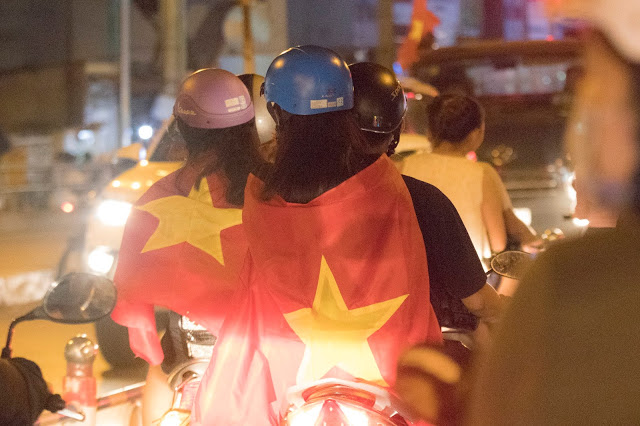 AFF Cup 2018: Cờ đỏ sao vàng phủ sóng Sài Gòn khi Việt Nam vào Chung kết