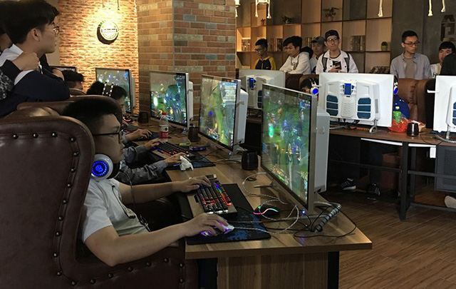 Ủy ban Đạo đức về games của Trung Quốc cảnh báo: LMHT là tựa game có quá nhiều nhân vật nữ hở hang còn cộng đồng thì cực kỳ toxic