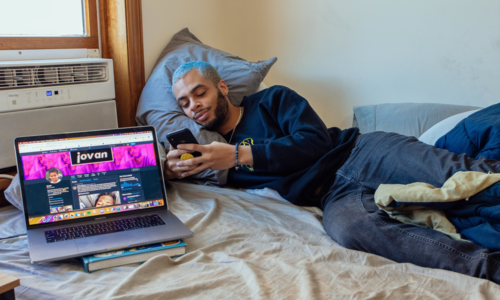 Anh chàng Streamer ngày ngày ăn xin trên mạng, mỗi tháng vẫn đút túi nhẹ nhàng 4.000 USD