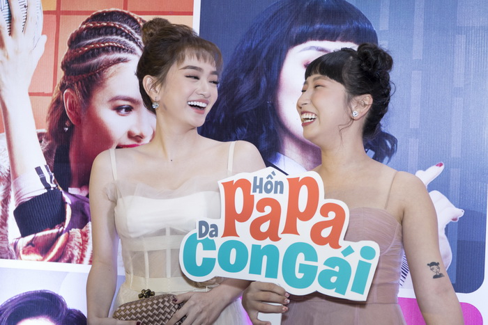 Thái Hòa và Kaity Nguyễn đẹp rạng ngời nhân dịp ra mắt Hop Báo "Hồn Papa da con gái"