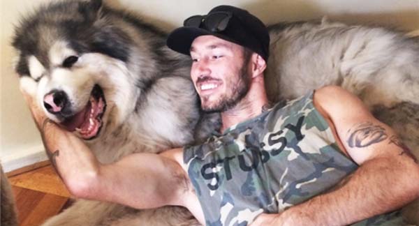 Khâm phục hành động và mơ ước của anh chàng ” Yêu Chó Nhất Thế Giới”