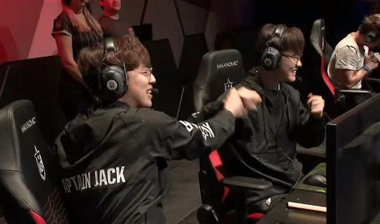 LMHT: Faker bất ngờ tặng một món quà sinh nhật công khai cho người khác dù anh nổi tiếng xài tiền siêu tiết kiệm