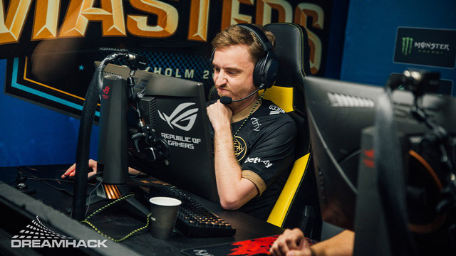 Mẹ của những streamer và những tình huống hài hước đến khó đỡ trên sóng stream