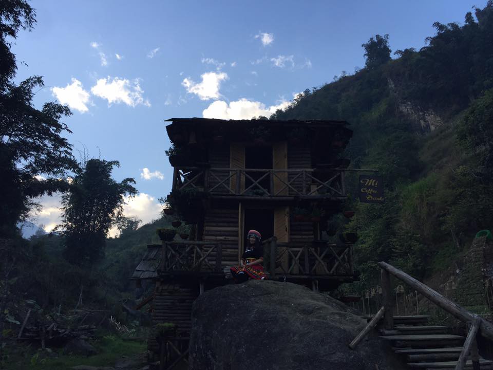 Nhờ bạn chụp hình giúp và cái kết không thể đỡ nỗi