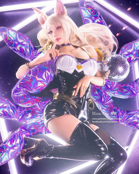 Nóng mặt với bộ Cosplay Ahri K/DA siêu gợi cảm từ hot Coser HaneAme