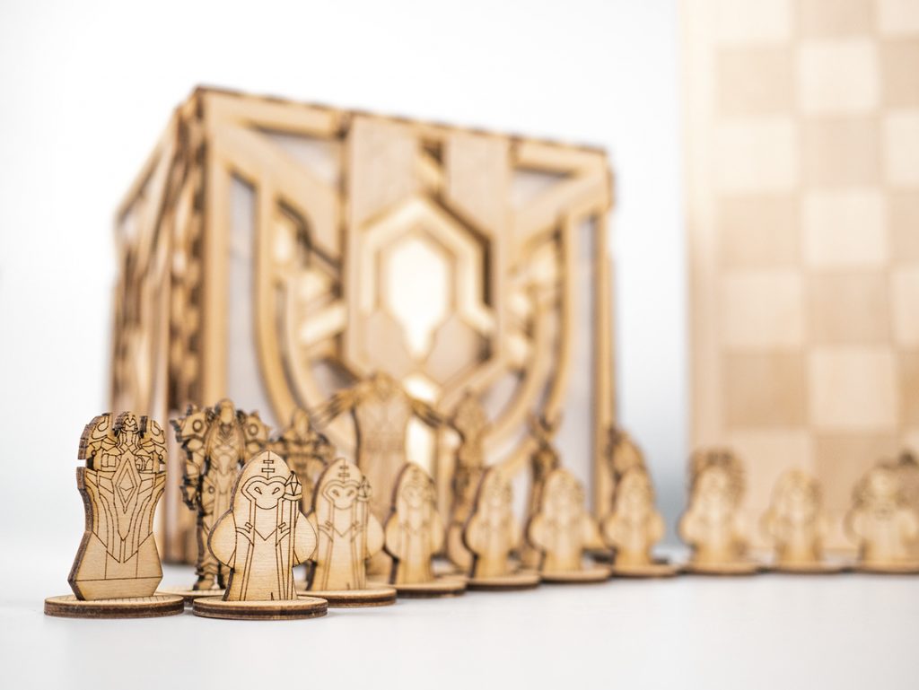 Nữ game thủ tự tay làm bộ cờ vua LMHT cực chất để tặng người yêu của mình