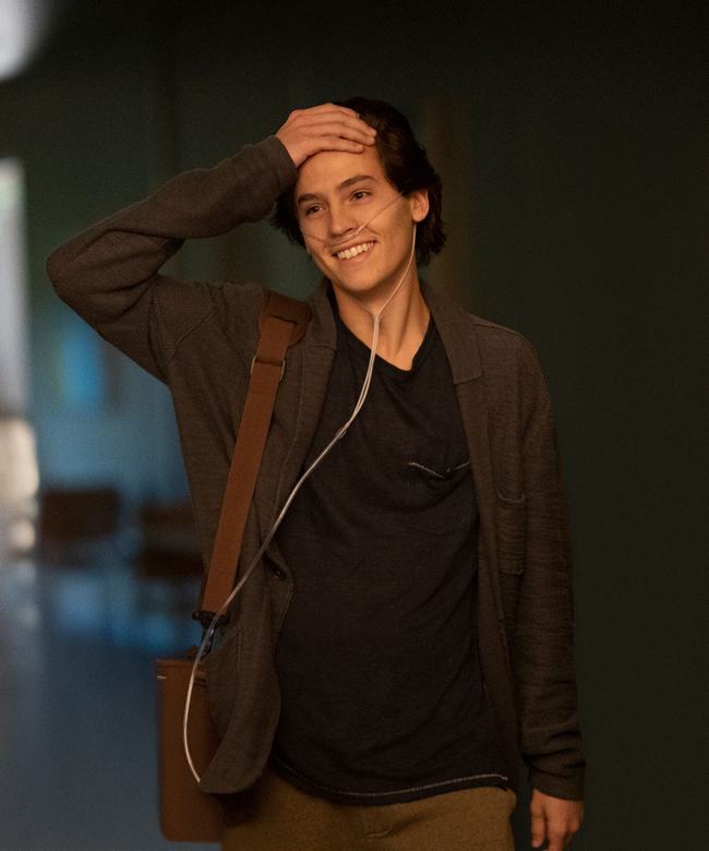 Cole Sprouse vào vai bệnh nhân nhưng đẹp trai đốn tim người hâm mộ