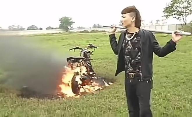 "Thần Tượng giới trẻ" Khá Bảnh bị Công an bắt vì tổ chức đánh bạc, dương tính với ma túy