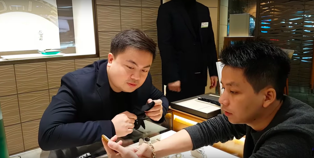 Khoa Pug là ai ? Youtuber chuyên giả nghèo đã đăng bài bốc phốt khiến cho Resort 5 sao nhận cái kết đắng