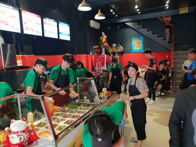 Khách hàng bóc phốt nhân viên tiệm bánh mì PewPew không tôn trọng khách hàng