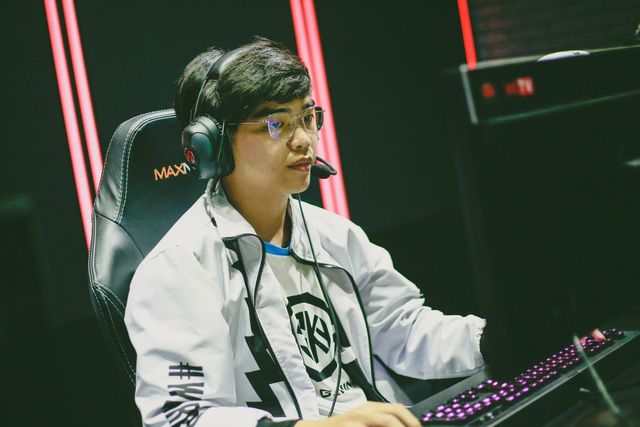 LMHT: Optimus lại gây tiếng xấu, chửi người hâm mộ là fan phong trào