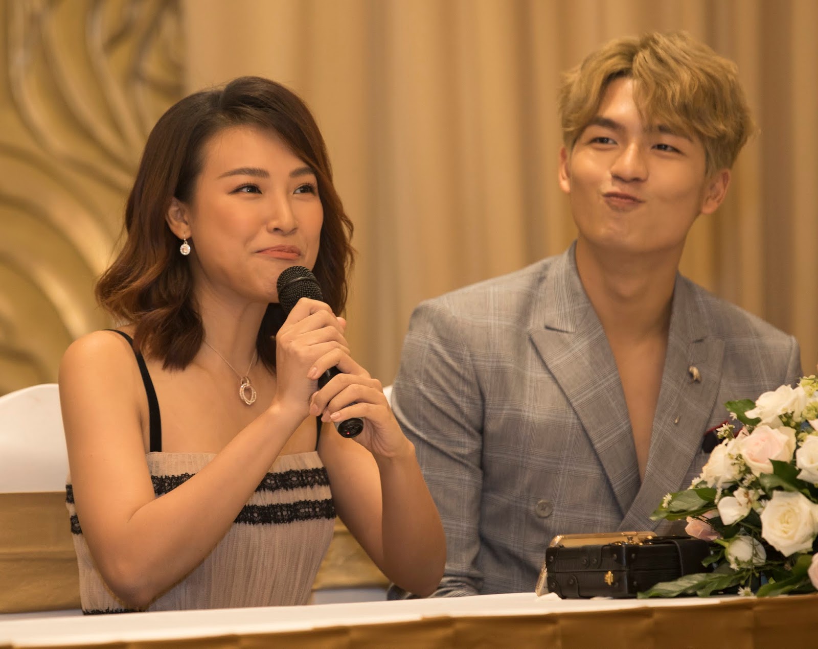 Bị bắt cởi đồ Quốc Anh, Hoàng Oanh "tố" đạo diễn Nguyễn Quang Dũng tại showcase "Ước hẹn mùa thu"