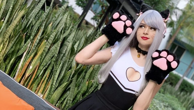 Sneaky lại tung bộ ảnh cosplay mới, hóa thân thành cô nàng mèo chân dài miên man