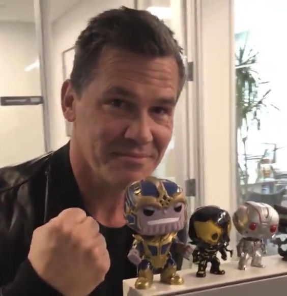 Ngắm nhìn những khoảnh khắc dí dỏm của gã ác nhân Thanos khi không đóng phim