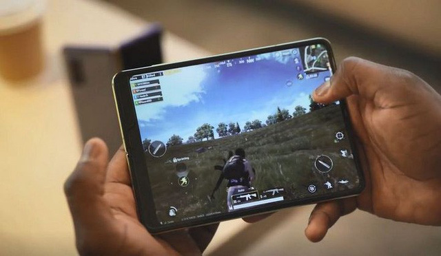 Trải nghiệm PUBG Mobile và Asphalt 9 để test hiệu năng của Galaxy Fold