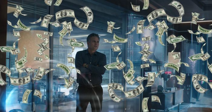 Chỉ mới công chiếu một ngày, Avengers: Endgame đã xô đổ hàng loạt kỷ lục phòng vé