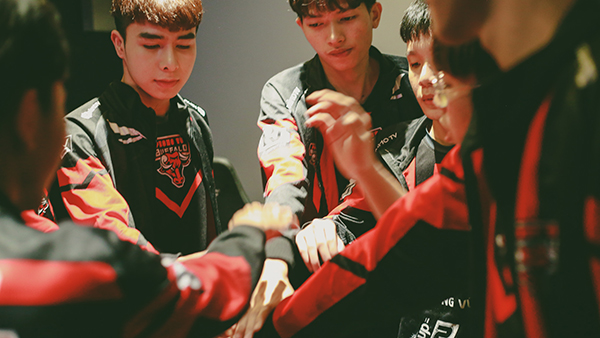 MSI 2019 - Ngày 1 Khởi động Chi tiết bầu không khí nồng nhiệt và các cặp đấu trong ngày 1 tháng 5