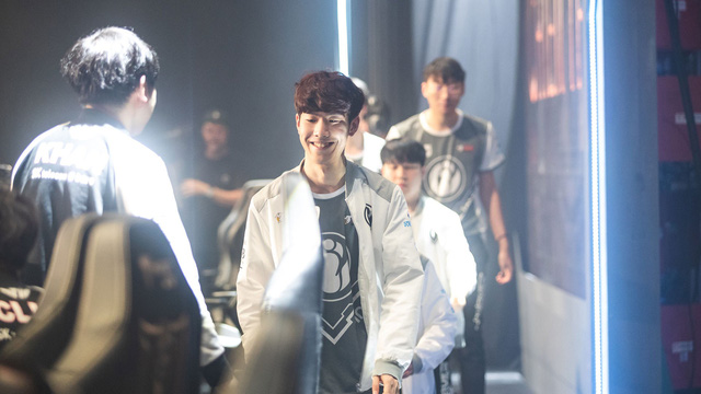 LMHT: IG hé lộ cách đánh bại SKT T1, dùng Taric và Sona đối đầu với LPL là tự sát