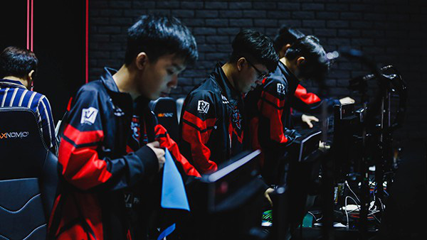 LMHT: Phong Vũ Buffalo lại tiếp tục chuỗi thua mệt mỏi, Người hâm mộ mách nước sao không cấm Tahm Kench