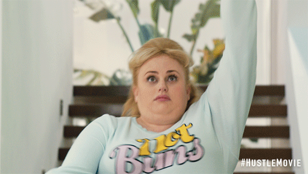 4 khoảnh khắc cười té ghế của nàng mập hậu đậu Rebel Wilson trong Quý cô lừa đảo 5