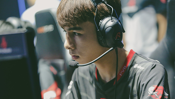 LMHT: Zeros trở thành tâm điểm chỉ trích của cộng đồng quốc tế khi thi đấu quá tệ trước SKT T1