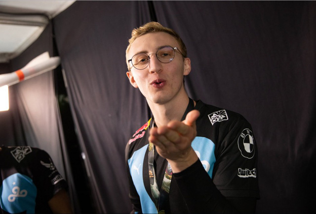 LMHT: Tuyển thủ C9 bị cộng đồng dọa đánh khi trù Team Liquid bị lật kèo