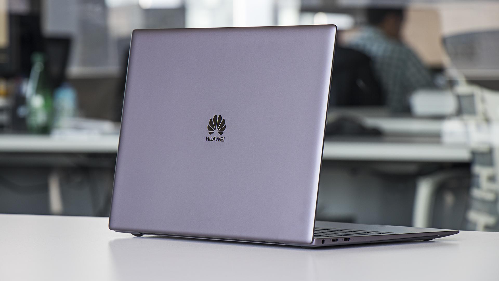 Microsoft âm thầm ngừng bán laptop Huawei, có khả năng chặn Windows