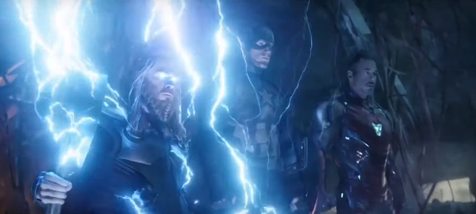 Khác với Avengers: Endgame, Thor béo phệ trong truyện tranh hoàn toàn không thể cầm được búa Mjolnir