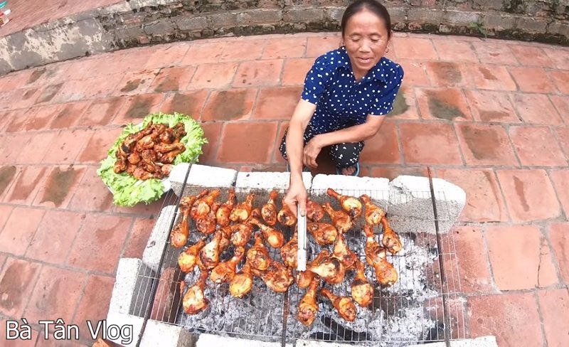 Vì sao mà Bà Tân Vlogs lại hot đến như thế, clip nào cũng triệu view?