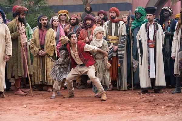 Aladdin thắng lớn tuần đầu ra mắt, Avengers tiếp tục bám đuổi Avatar