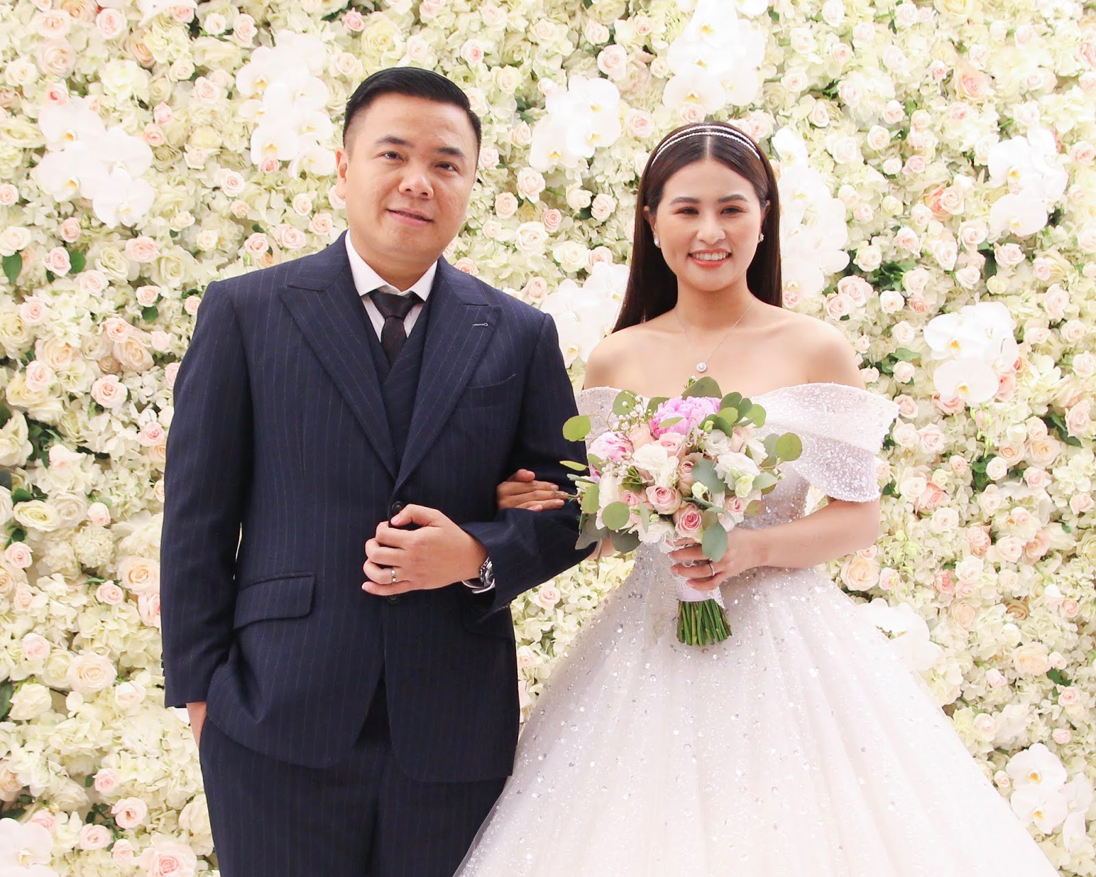 Cận cảnh dàn khách mời đình đám trong hôn lễ của đạo diễn trăm tỷ Nhất Trung