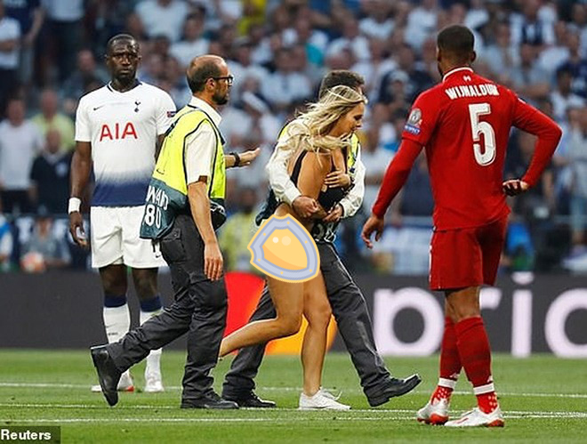 Người mẫu phim cấp 3 làm loạn tại cúp C1 và nhận cái kết cực đắng