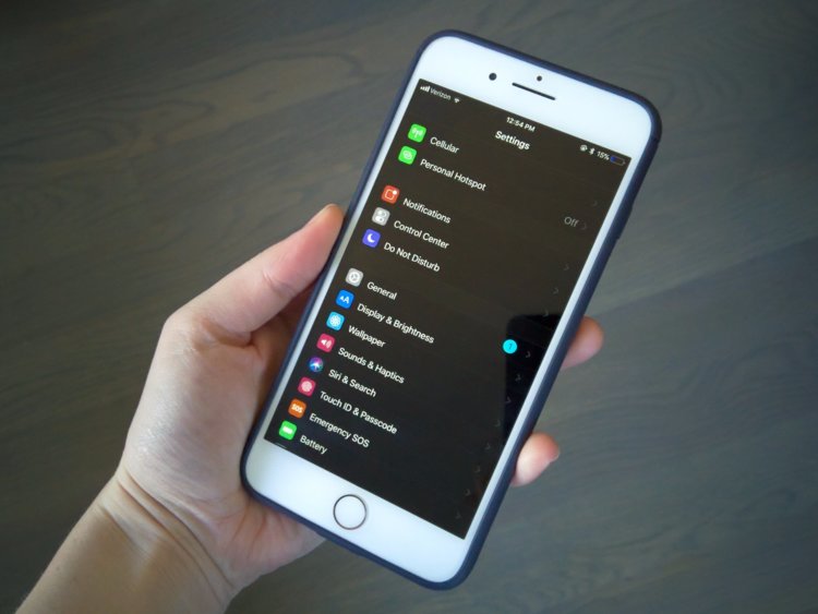 Cách bật chế độ Dark Mode trong iOS 13 trên iPhone