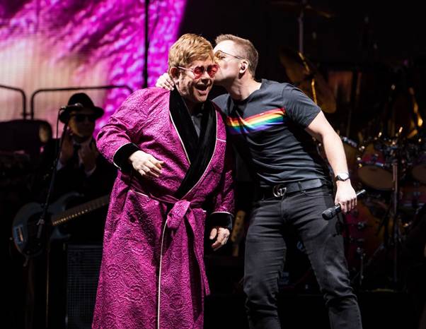 Điều gì khiến cả fan điện ảnh và fan âm nhạc không thể bỏ lỡ Rocketman?