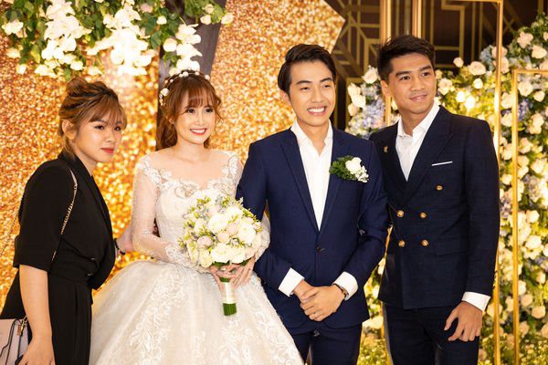 PewPew bất ngờ sánh vai cùng với người yêu dự đám cưới của Cris Devil Gamer