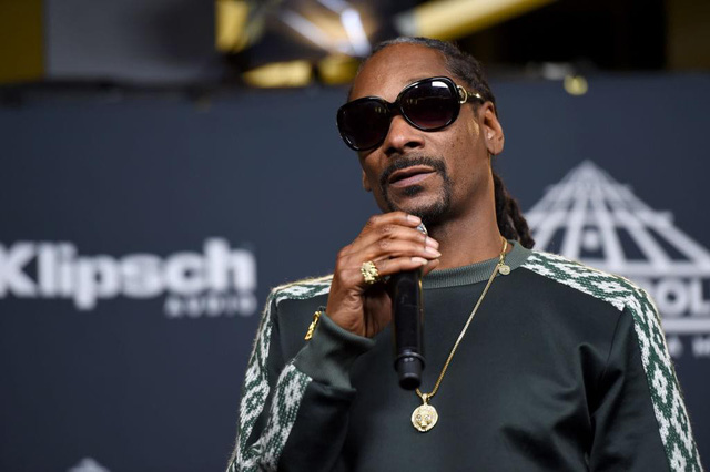 "Ông chú" Snoop Dogg là ai trong "Hãy trao cho anh" - Với cuộc đời từ Xã Hội Đen trở thành Rapper giàu nhất thế giới