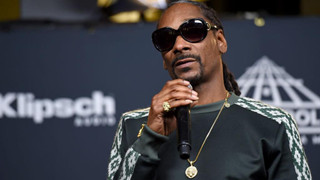 "Ông chú" Snoop Dogg là ai trong "Hãy trao cho anh" - Với cuộc đời từ Xã Hội Đen trở thành Rapper giàu nhất thế giới