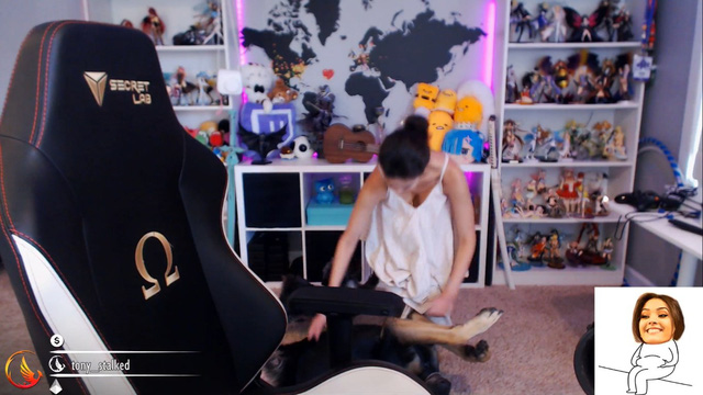 Lại thêm một nữ streamer lộ hàng và bị Twitch cấm thẳng cổ