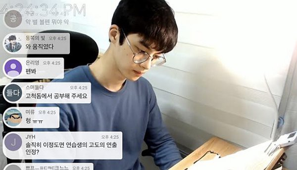 Youtuber điển trai người Hàn bị gạ tình, yêu cầu quan hệ với bà cô U30 đổi lấy 400 triệu