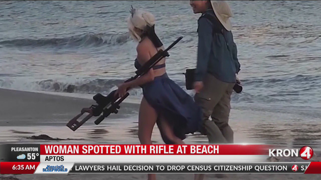 Cô nàng cosplay PUBG bị cảnh sát vây bắt bởi vì cầm súng giả quá thật